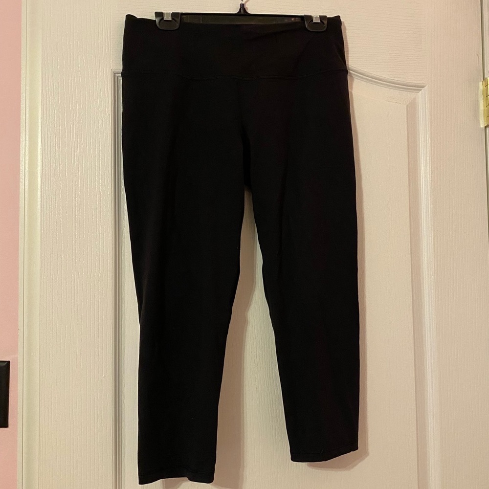 Victoria Sport Knockout Capri Leggings